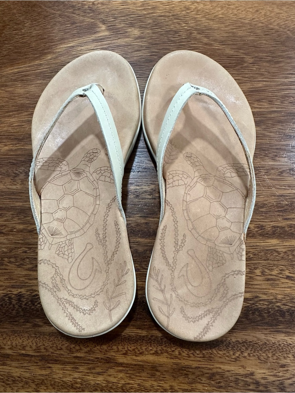 Olukai Women’s Honu Bright White Golden Sand Sz 5 Sea Turtle 20436-20GS Casual